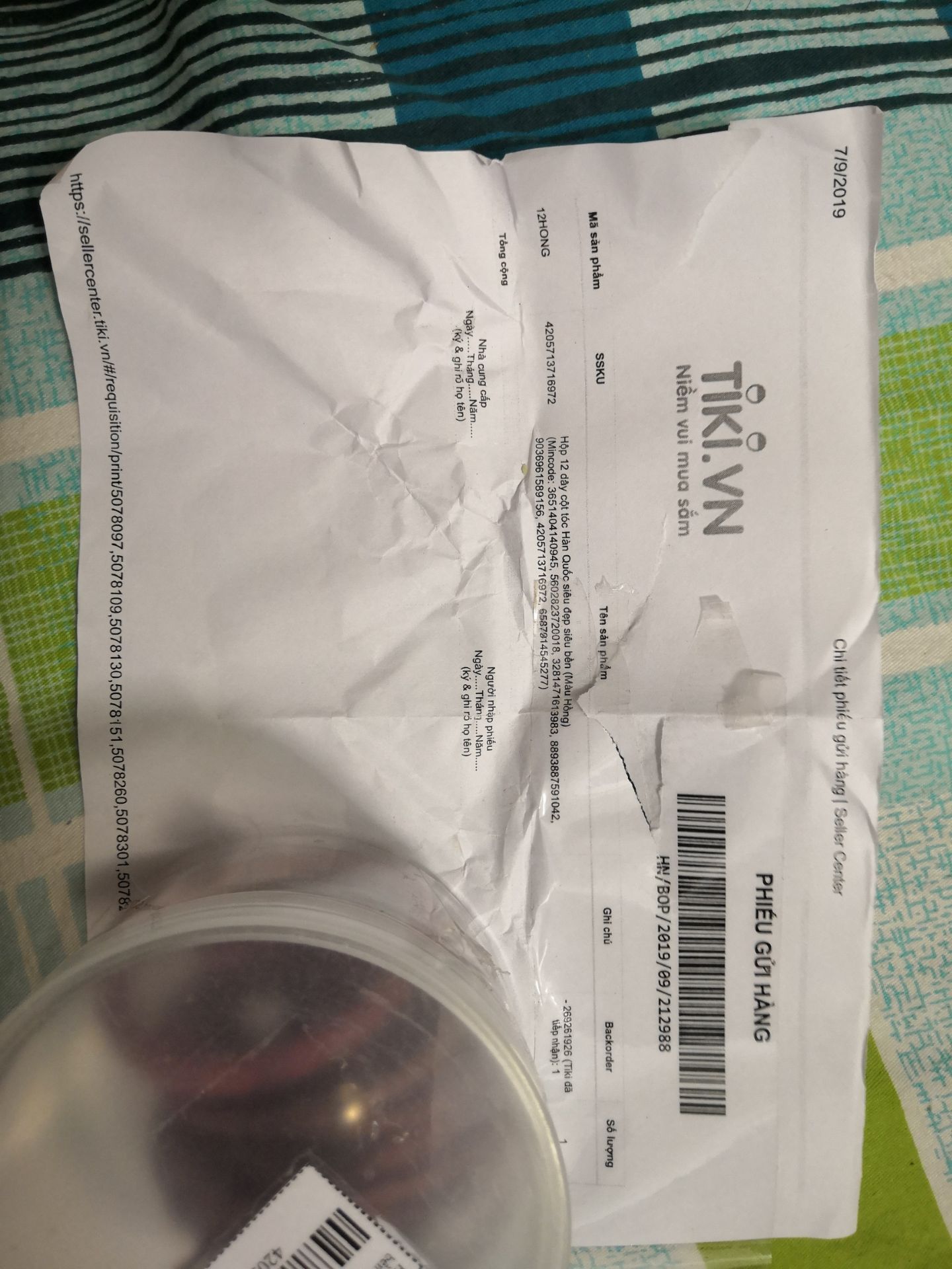 Mình đặt cột tóc màu tóc màu hồng trên đơn hàn vẫn để nhưng sản phẩm lại màu tím than. Cạn lời