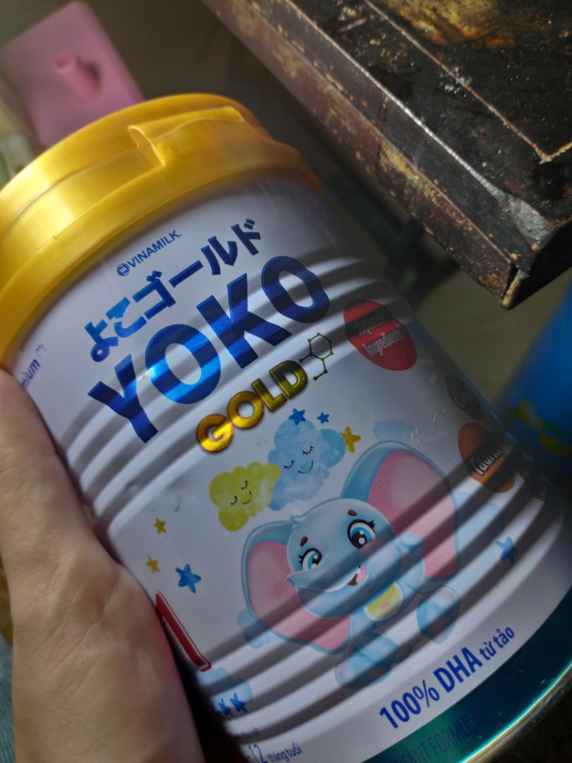 hàng chính hãng. do vận chuyển nên vỏ *** hơi móp.. không biết bé hợp sữa hay không