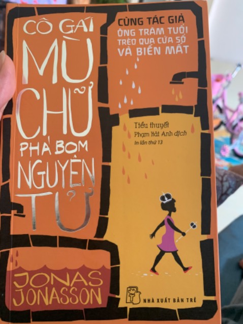 Sách giao bị bẩn ở trang đầu. Đọc sách bị sai chính tả thật sự khó chịu! Nội dung sách hay ho. Sẽ tiếp tục mua sách của tác giả này.