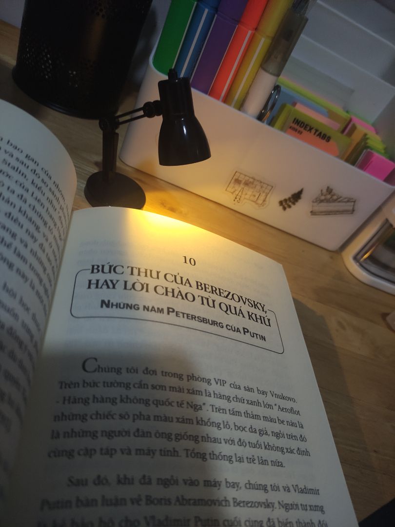 Góc có hơi móp 1 tý nhưng nhìn chung là ổn, giao hàng đúng hẹn. Anh shipper siêu dễ thương, mình không hay điện thoại tận 30p nhưng gọi lại anh vẫn vui vẻ, thân thiện. Về nội dung thì phải đọc mới biết... ^^