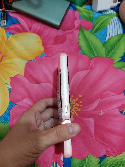 Sản phẩm tệ, bị hở lưng và k.lên nguồn. Yêu cầu cho trả hàng... Mới nhận được vào nhà kiểm tra liền và bị như hình