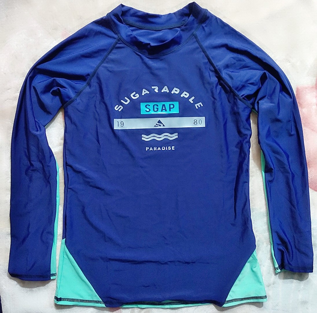 ?Vải  siêu mềm mại co dãn, Khi mặc bình thường không bị bí nóng, mặc khi bơi cho cảm giác ấm áp, vải nhanh khô. 
?Sản phẩm được may bằng đường may 2 mặt, mặt trong và mặt ngoài như nhau, không có gân vải thừa gây cọ sát bên trong khi mặc. 
?Áo tay dài bảo vệ da chống tia UV, mềm mại và nhanh khô ôm sát cơ thể, trừ khi quá gầy thì không có gì để ôm cả., hi hi. 
?Là đồ bơi chuyên dụng cho các trò chơi trên biển và hồ bơi.
?‍? Cho 5 sao cổ vũ nha.