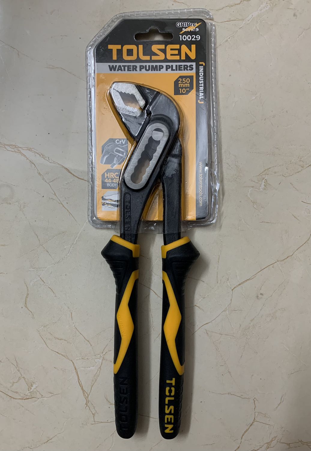 Rất hài lòng:
- Tikinow
- Giao hàng nhanh
- Đóng gói cẩn thận
- Sản phẩm có thương hiệu
- Mẫu mã đẹp, cứng cáp, chắc chắn, lớp nhựa bảo vệ tay cầm tốt, dày
- Răng gọng kiềm ngàm tốt
- Kiềm 250mm cầm vừa tay
- Khẩu độ mở rộng miệng kiềm tối đa được d= 40-45mm