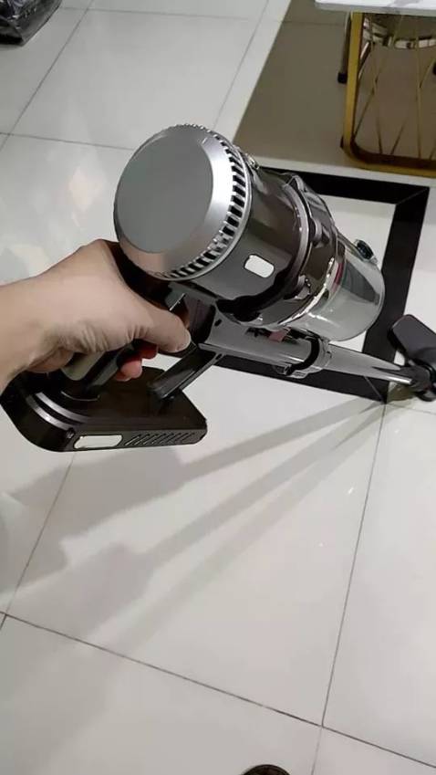 Hút mạnh sạch, trang bị nhiều đầu hút tùy theo địa hình ưng lắm nha