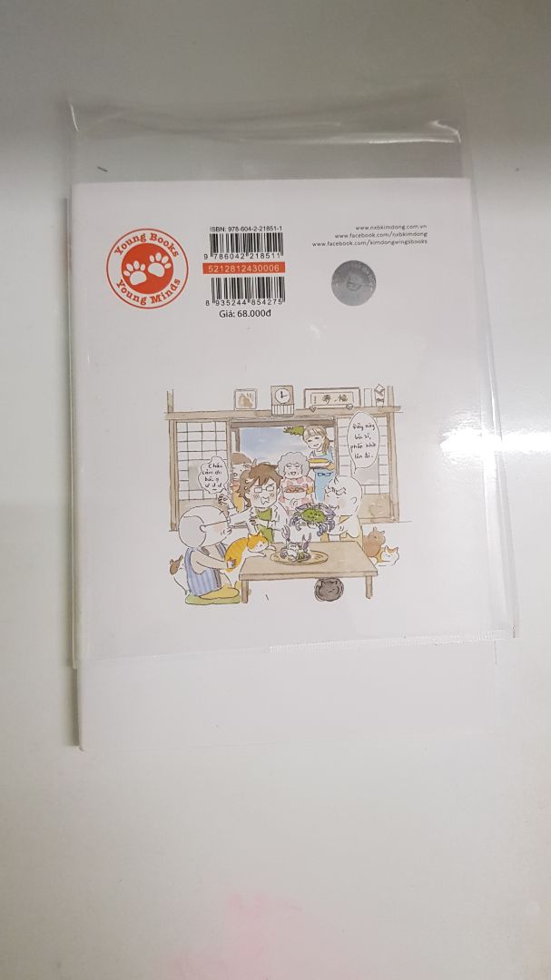 Mở hộp ra cầm quyển sách đã cảm thấy vừa tức vừa nản. Bookcare bọc sách mua bằng tiền đâu phải miễn phí mà Tiki bọc sách cẩu thả cho khách hàng. Nhiều lần trước miễn cưỡng cho qua, lần này xem hình ảnh mình chụp lại mọi người coi chấp nhận nổi không?Thà không bọc sách chứ bọc hàn 1 đầu còn 1 đầu hở như bịch ni lông vầy mà gọi là bọc sách hả Tiki? Thất vọng quá trời!!!