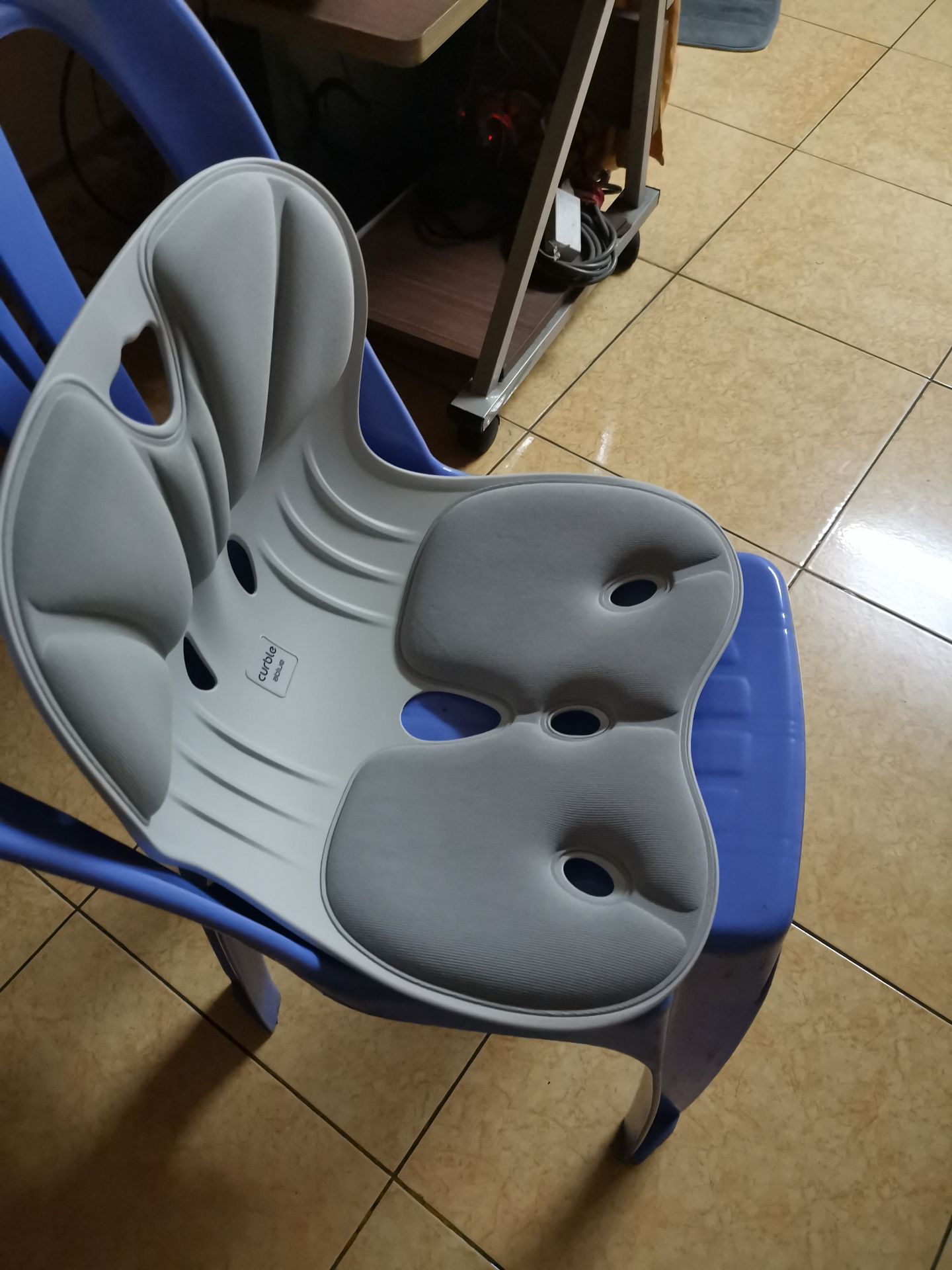 thấy mng dang giá tốt cũng mua thử,ai ngờ k dc như kỳ vọng, thiết kế không có chân thăng bằng ,k thể tự đứng dc, ngồi mới có hơn tiếng mà còn đau lưng hơn ngồi bth .😒 phí tiền, không đổi trả dc thấy mng dang giá tốt cũng mua thử,ai ngờ k dc như kỳ vọng, thiết kế không có chân thăng bằng ,k thể tự đứng dc, ngồi mới có hơn tiếng mà còn đau lưng hơn ngồi bth .😒 phí tiền, không đổi trả dc