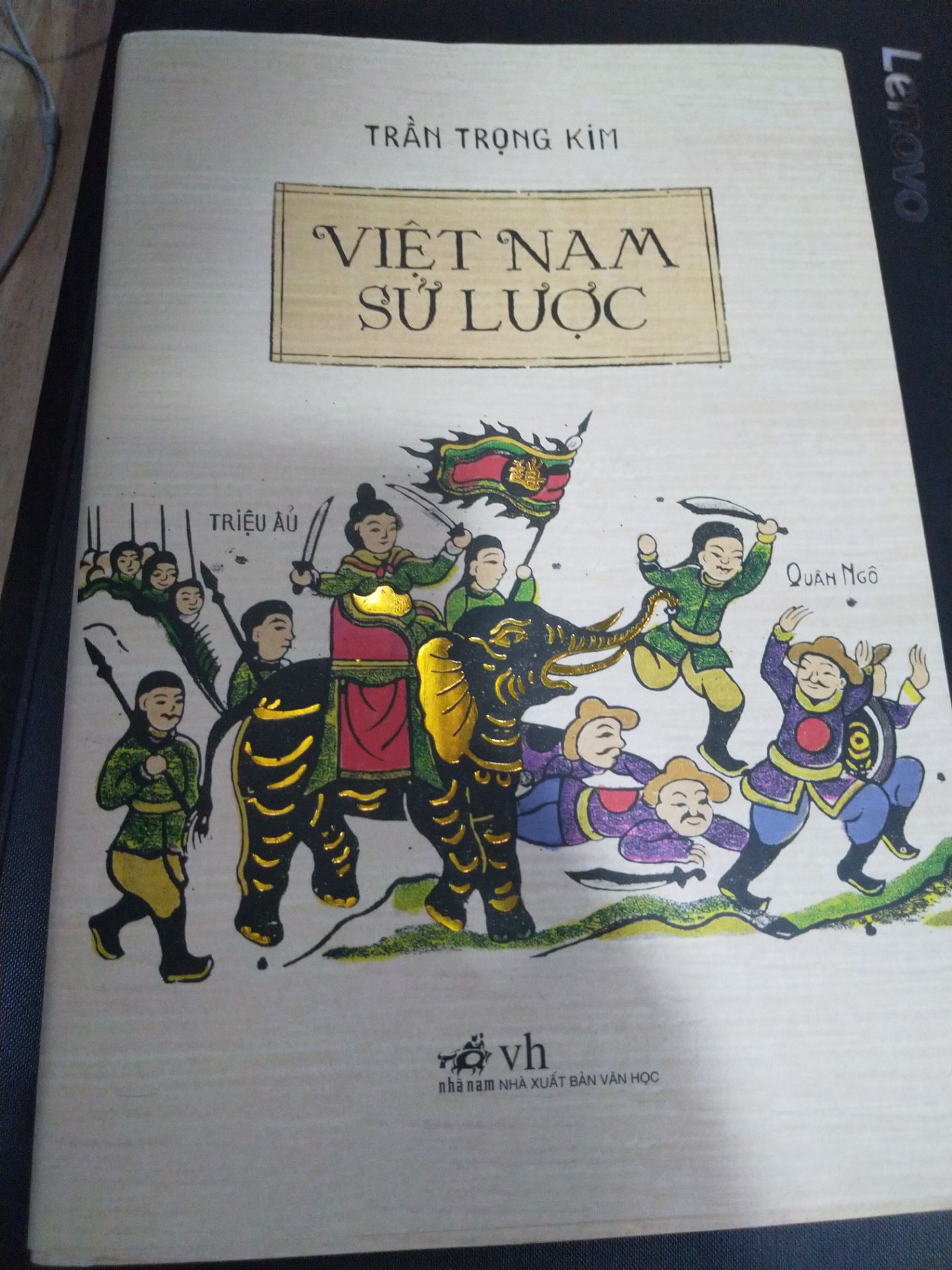 Viết hấp dẫn, dễ đọc, thích hợp tổng kết lại lịch sử Việt Nam