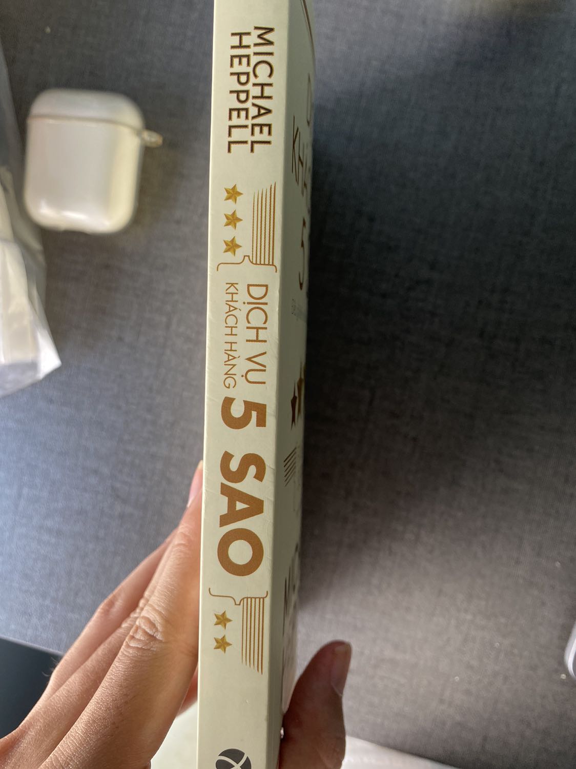 Không chỉ là cuốn sách mà còn là cẩm nang đào tạo cho các nhà lãnh đạo trong ngành dịch vụ