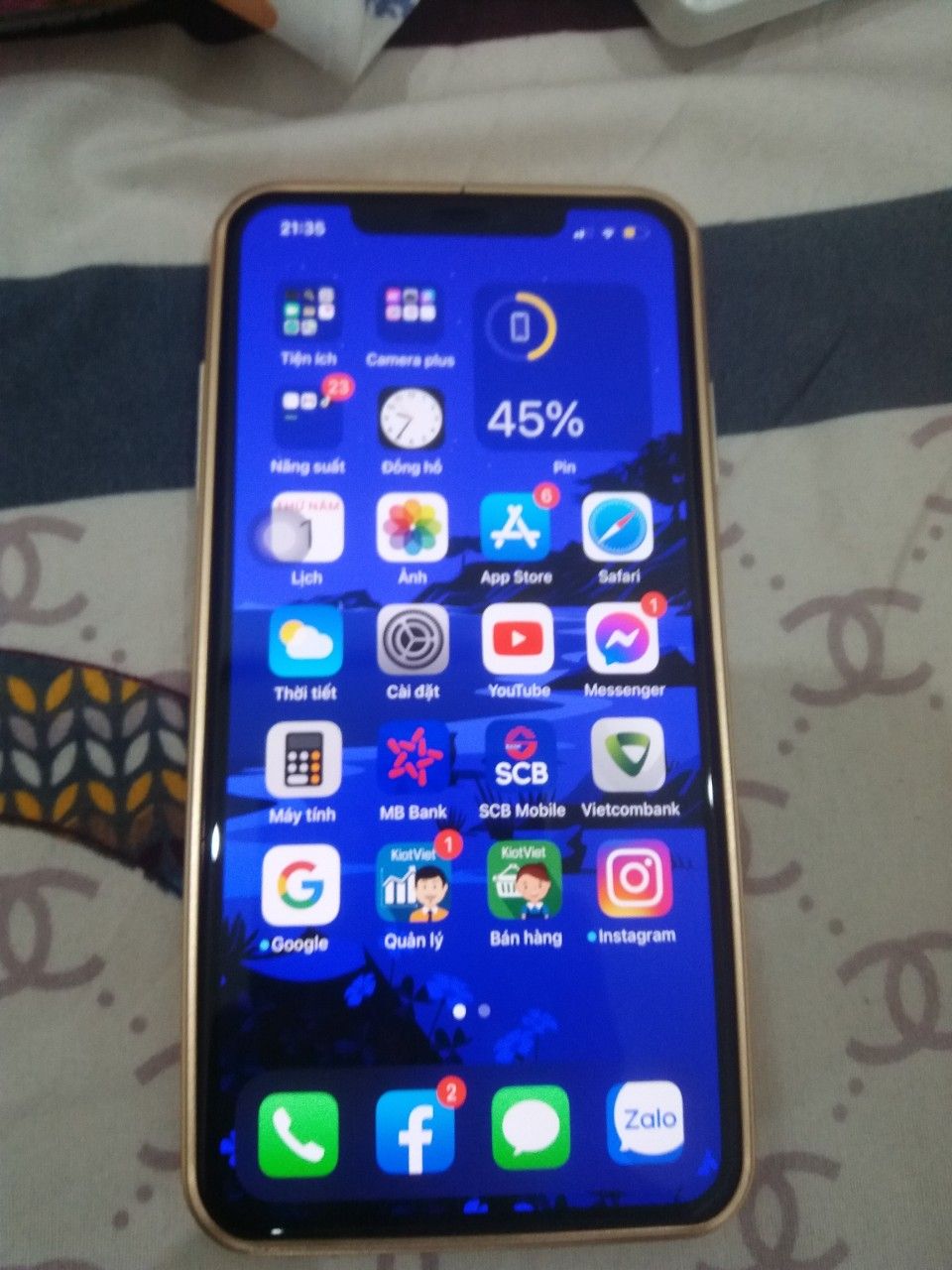 giao hàng nhanh, miếng cường lực trong suốt mỏng đẹp tuyệt vời luôn, rất đáng đồng tiền bát gạo , rất ít dính vân tay