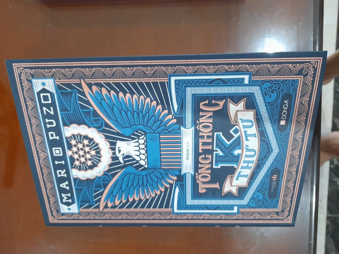 Tiki giao hàng rất nhanh. Đặt hàng hôm qua, sáng nay đã nhận được hàng. sách còn nguyên màng co bọc ngoài nên nhận được sách nguyên vẹn. Sách của Đông A in ấn rất đẹp, từ bìa đến các trang sách. Tuy nhiên tôi thấy các trang sách để các lề quá rộng (so với sách của các nhà xb khác) nên sách dày. Sách in năm 2022, bìa mềm nhưng có áo ôm nên bìa cũng không quá mỏng. Mua lúc được sale 35%.