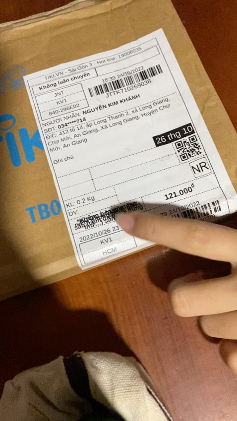 Giao hàng nhanh, sách đẹp, không bị móp hay df, rất là ưng luôn