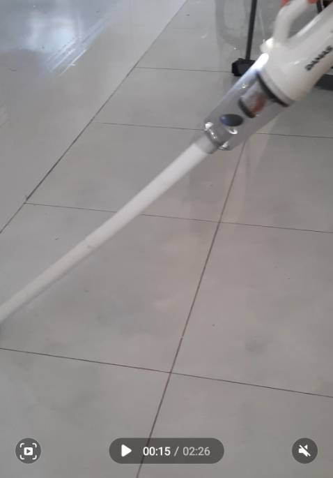 Trong mô tả sản phẩm nói máy chạy được 30 phút. Thực tế chỉ chạy được gần 15 phút. Đã gửi bảo hành 3 lần, lần thứ 3 shop nói đã thay pin mới, kết quả  máy cũng chỉ chạy được gần 15 phút. Về sản phẩm lực hút tốt. Đề nghị shop mô tả trung thực, tránh cho người mua phiền phức vì nghĩ máy trục trặc, phải gửi bảo hành đến 3 lần, kết quả máy cũng chỉ chạy được gần 15 phút.