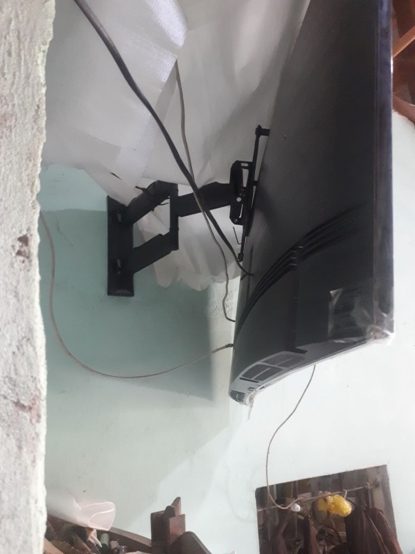 cho 5sao chất lượng tốt cho tivi 49 inch lắp vào không cần tới các thanh nối . mình thấy tốt trong tầm giá theo mình thấy 55 đến 65 inch cũng không vấn đề gì.  xoay chuyển dc vài hướng khi cần theo vị trí mình ngồi.