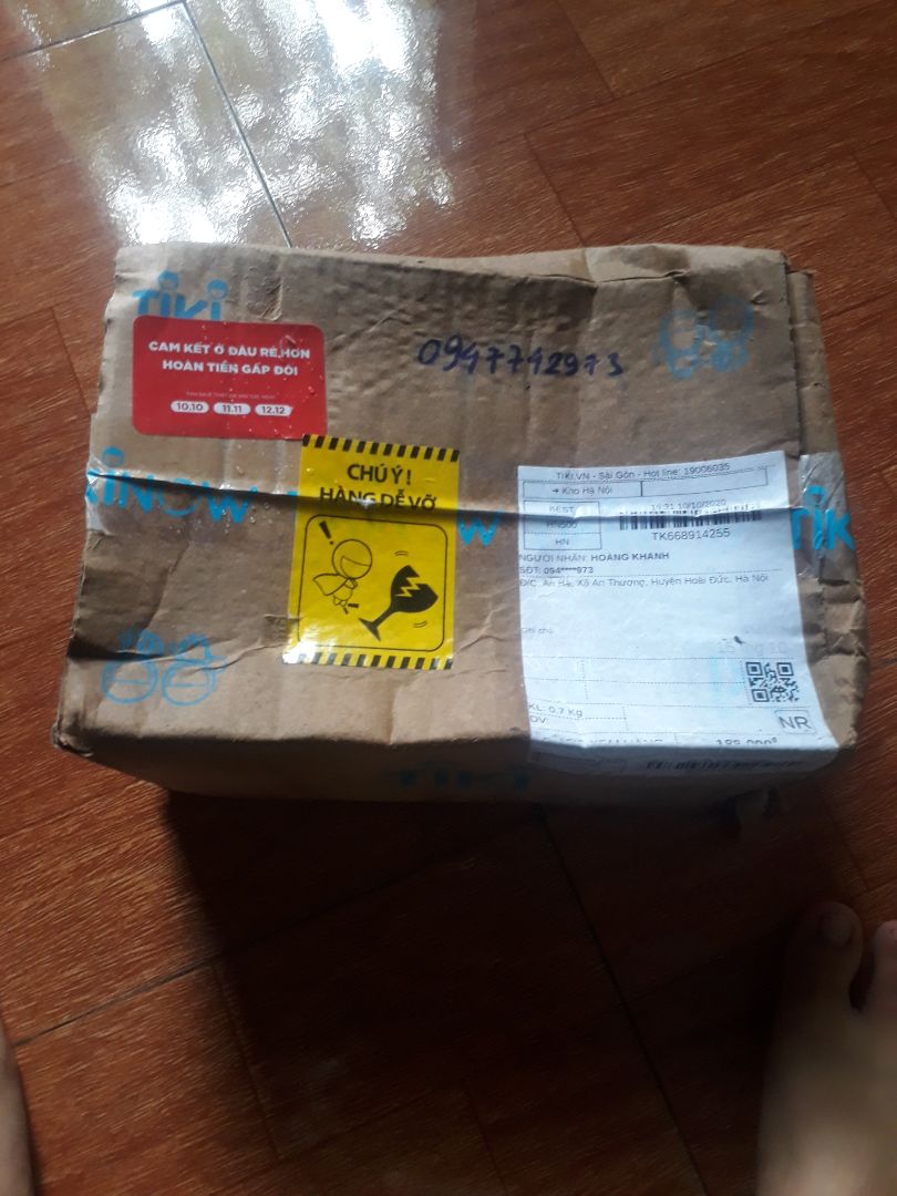 Lần đầu mua hàng tiki.

Về đóng gói thì mk có lời khen cho tiki. Đóng gói đẹp, xịn, mịn, sang và thân thiện với môi trg. Mặc dù trời mưa và kiện hàng của mình có hơi ẩm nhưng ko có gì phải chê cả => Mình ƯNG cách đóng gói

Về sp thì mình chưa dùng. Mình mua vì hàng VN và đc mọi người khen rất nhiều. Nhưng thật sự, hàng CỰC CỰC CỰC KỲ NHỎ so với tưởng tưởng. Nhưng bù lại bao bì sp phải nói là cực đẹp. Và tất nhiên nếu như chất lượng sp tốt thì mình cũng hài lòng thôi.
Chung quy thì ngoài vc sp nhỏ ra thì mình hoàn toàn ưng ý về tiki và sp. Mong lần sau tới có cơ hội trải nghiệm tiki tiếp