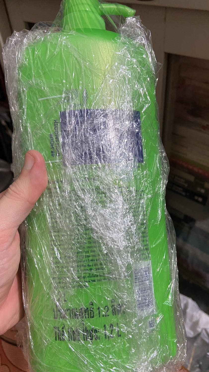 Đóng gói sản phẩm kỹ càng, cẩn thận khi giao tới tay khách hàng. Dịch vụ Tiki Now giao uy tín đúng như cam kết. Nhân viên vận chuyển TỐT! Tin tưởng và ủng hộ Tiki trading và Tiki team. Góp ý nữa là nếu sách vở mà Tiki bọc lót kỹ lưỡng, cẩn thận và chắc chắn - ghi bên ngoài là hàng dễ vỡ xin nhẹ tay như hộp hàng này thì tuyệt vời hơn biết bao.?????