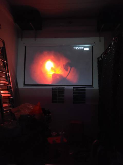 Màn hình giống như quảng cáo. Hình ảnh đẹp. Viettel giao hàng chậm hơn 1 ngày (thứ 6 giao thay vì thứ 5). Mua màn hình 120 inch chưa thử, 100 inch rất OK, chắc chất lượng hình ảnh giống nhau, chỉ khác kích thước.