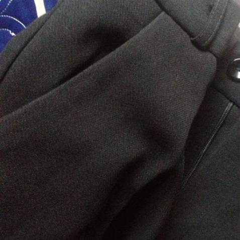 Quần mặc thích lắm mọi người ơi, có co giãn, form đẹp. Moi người nên mua mot cái về mặc nhé.