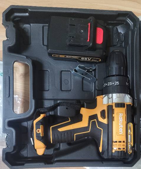 1. Sạc bị vỡ vỏ nhựa, nhìn cái sạc thấy còn thua cái sạc điện thoại. Không biết dùng được 6 tháng không.
2. Với giá tiền đã mua thì tạm chấp nhận.