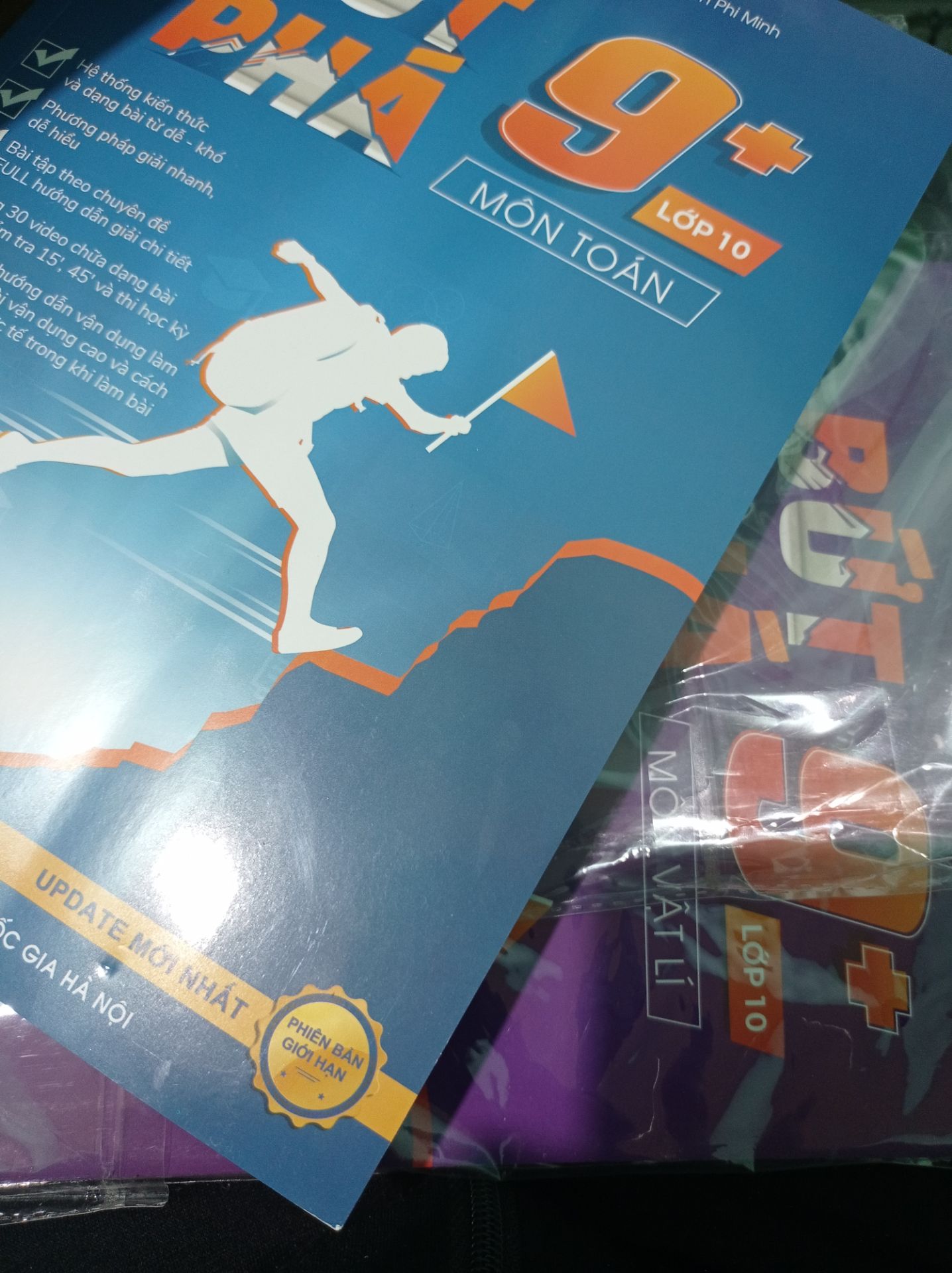 ok. giao đúng hẹn. sách đẹp mỗi tội không biết làm sao để vào gr kín thôi 😭