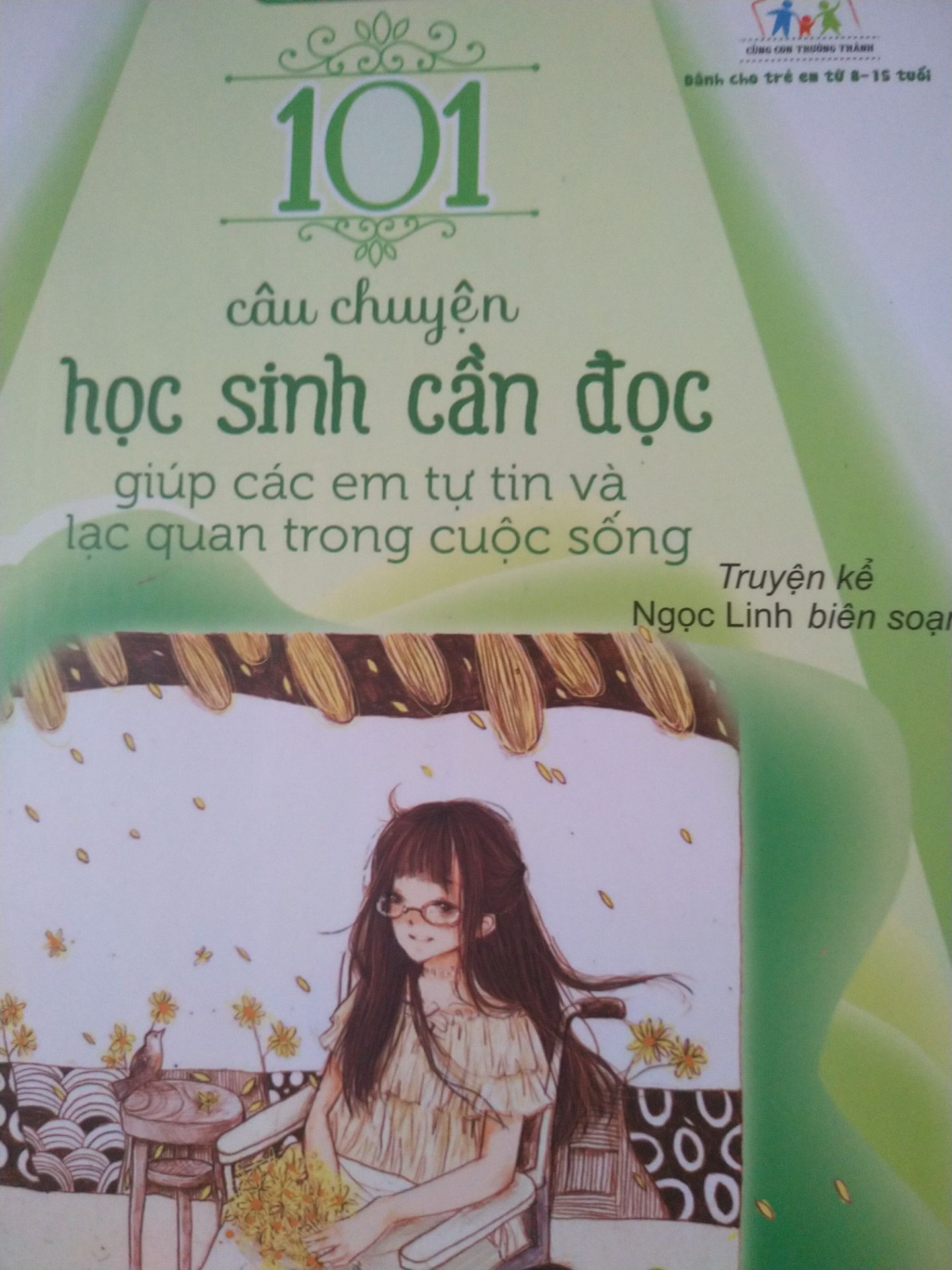 1.101
Mẹ mua sách về, con cầm đọc, rồi đi học cũng cầm đi luôn, đọc giờ ra chơi. Cuốn truyện gồm rất nhiều câu truyện ngắn chừng 2-3 trang loại khổ giấy nhỏ, vừa tầm đọc các bạn còn ngại đọc, nội dung về các nhân vật thân quen từ con người đến con vật, nội dung ý nghĩa để bé hiểu hơn về cuộc sống, giúp con lạc quan, tự tin hơn... Cuối mỗi câu truyện lại là mục note lại ý nghĩa của bài học để bé hiểu sâu sắc vấn đề hơn. Sách nên mua thuộc bộ CÙNG CON TRƯỞNG THÀNH nhé!