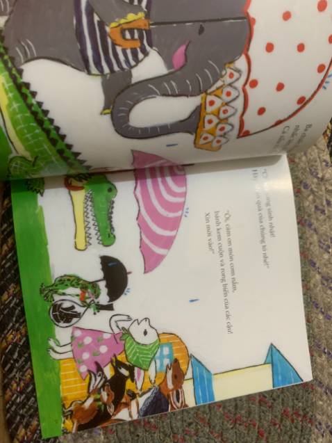 bé nhà mình rất thích ehon. ngày nào cũng giục mẹ đọc cho