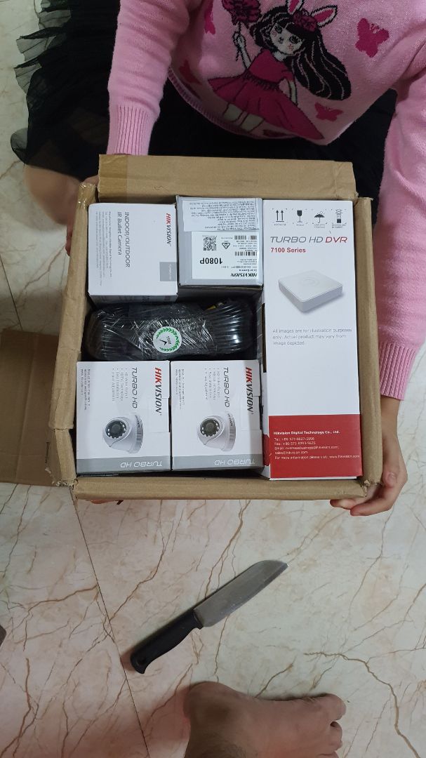 Người biết tiếng Anh thì tự cài đặt được. Mặc dù có mẩu giấy ghi *** hỗ trợ trong sản phẩm nhưng nếu có hướng dẫn tiếng Việt thì tốt hơn cho người không biết tiếng Anh