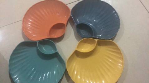 Đĩa nhựa nhưng xinh lắm luôn. Nhựa tốt dày dặn, k bị hôi. Mình sẽ mua thêm vài set mữa, shop rất chu đáo nhiệt tình, giao hàng cũng nhanh