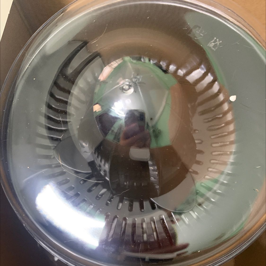 Giá tiền ok, hàng giao nhanh và ko thấy lỗi. Máy đẹp chắc chắn. có thể vắt bưởi nữa nhưng hạn chế thôi nha mn