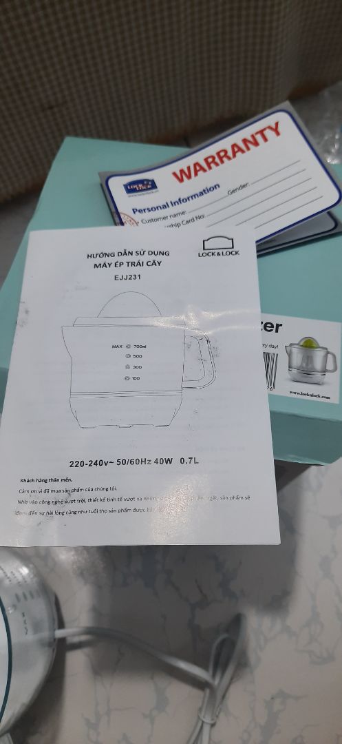 Mẫu mã nhìn bên ngoài có vẻ ổn và chắc chắn.Phiếu bảo hành hộp hướng dẫn full.Tuy nhiên cần trải nghiệm và sử dụng xem chất lượng thế nào rồi đáng giá tiếp để bà con lựa chọn đc một sp vắt cam vừa túi tiền sử dụng tiện ích xinh xinh.
NV Giao hàng nhanh chóng dễ thương.