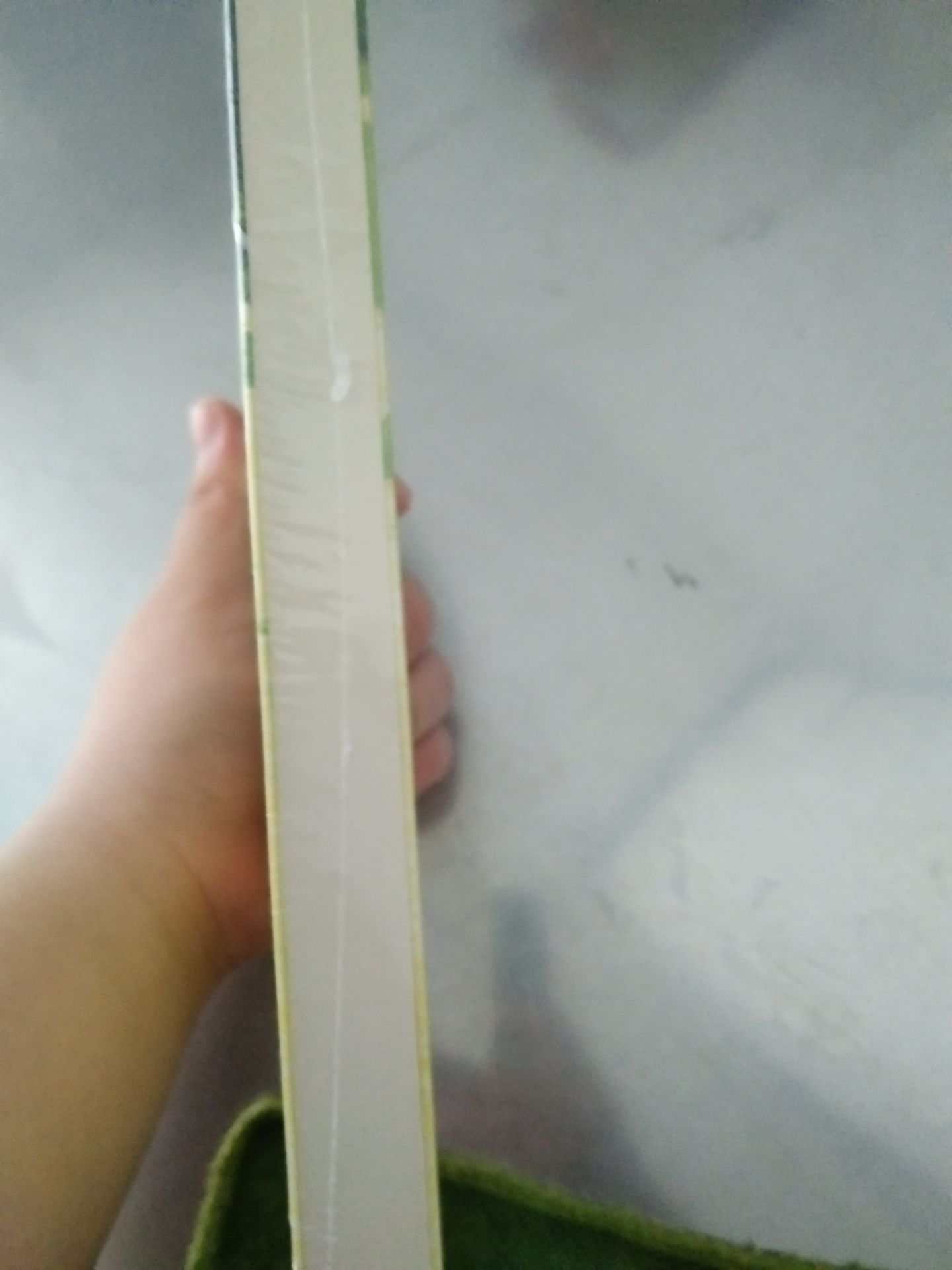 Sách được giao tới siêu nhanh, mình đặt hàng hôm qua mà nay đã có?. Sách còn nguyên seal nên không sợ bị trầy xước hay cong mép sách. Ai có nhu cầu thì nên đặt đi ạ, không chê được đâu luôn?