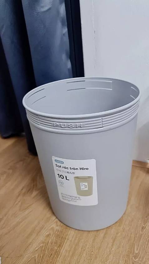 Giao hàng rất nhanh , trước giờ luôn mua hàng trên tiki vì hàng chính hãng và chính sách bảo vệ người tiêu dùng rất tốt . Sản phẩm rất ưng ý