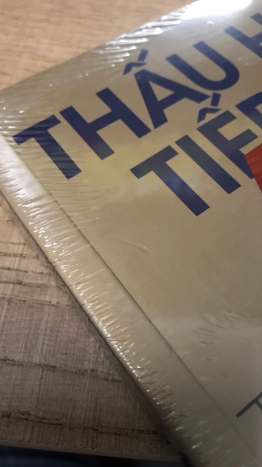 Gói hàng thì có vẻ lịch sự. Tuy trên bìa và gáy sách có vài vết hằn như bị va chạm vào vật cứng. Hy vọng shop cẩn thận hơn trong quá trình di dời sản phẩm