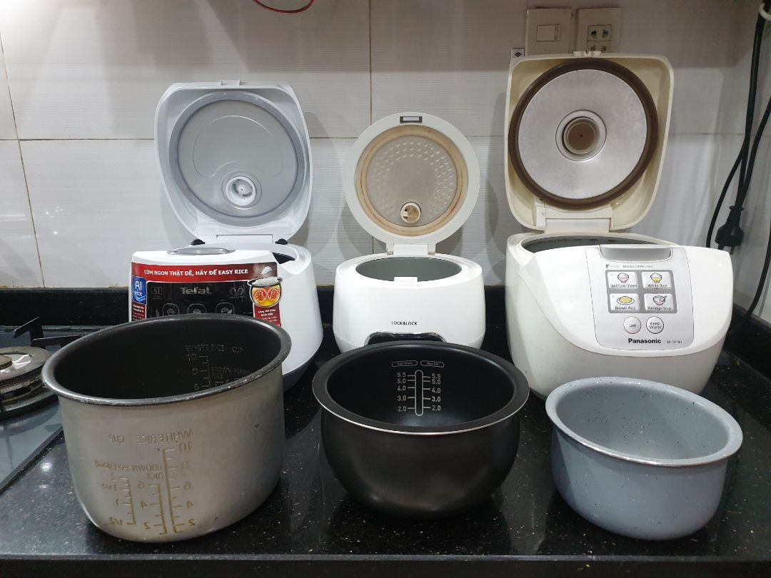 Đã nhận nồi Tefal và chảo tặng kèm rất nhanh. Nồi 1L có kích thước to hơn so với nồi 0.8L của L&L, nấu thoải mái cho 3_4 người. Ảnh so sánh nồi 1L Tefal với nồi 0.8L và nồi 1.8L cho các bạn dễ chọn lựa.