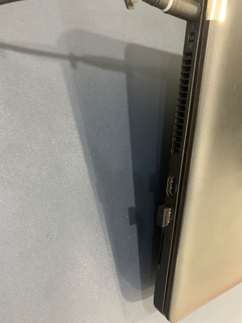 Rất bám bàn, bề mặt láng mịn.
Hai mặt tiện dụng. Rất dễ đi chuột.
Giá cả hợp lý rất đáng mua.