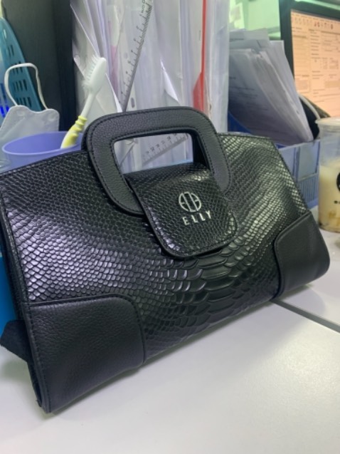 Chất da đẹp mềm nhưng túi lại rất chắc chắn, mọi người nên mua ạ