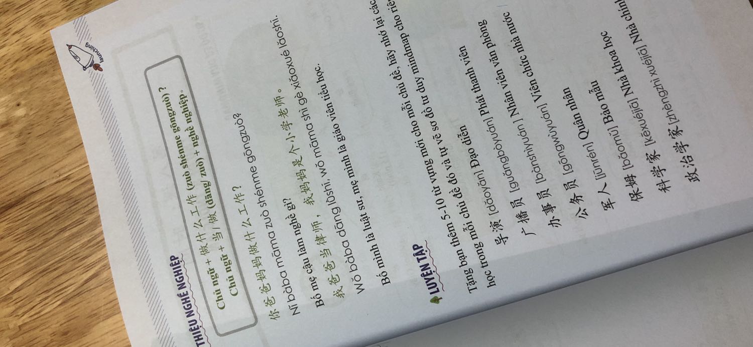 Đối với những người mới bắt đầu cơ bản / sơ cấp thì ko thể thiếu 1 cuốn giáo trình đúng chuẩn đúng tầm. MC BOOKS thật sự đang làm rất tốt sứ mệnh cung cấp sách ngoại văn. Ngoài ra dịch vụ của Tiki Trading quá tốt: Lấy hàng gói hàng 45p; Giao hàng trong vòng 30p. Bọc sách Tikicare kĩ càng. Chưa bao giờ thất vọng Đối với những người mới bắt đầu cơ bản / sơ cấp thì ko thể thiếu 1 cuốn giáo trình đúng chuẩn đúng tầm. MC BOOKS thật sự đang làm rất tốt sứ mệnh cung cấp sách ngoại văn. Ngoài ra dịch vụ của Tiki Trading quá tốt: Lấy hàng gói hàng 45p; Giao hàng trong vòng 30p. Bọc sách Tikicare kĩ càng. Chưa bao giờ thất vọng