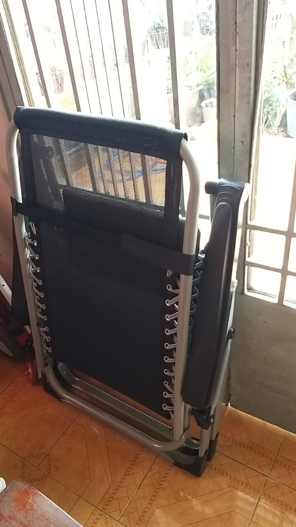 Ghế khá chắc, phụ kiện đầy đủ, kích hoạt bảo hành điện tử mà không mong được bảo hành đâu, khóa kim loại chắc chắn,nhưng của mình nhận khóa bên trái hơi lỏng nhưng vẫn khóa được!