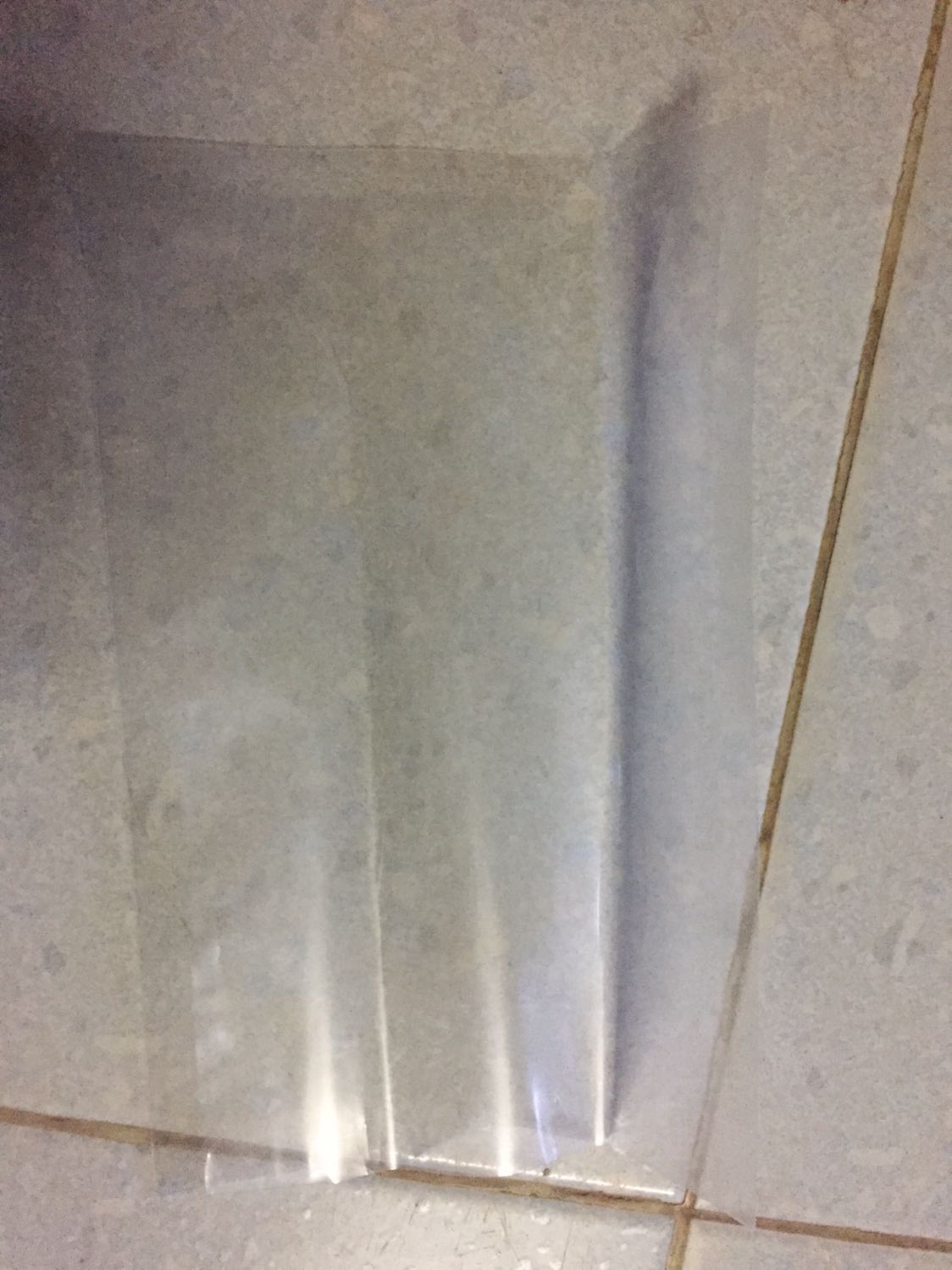 Sản phẩm 1 mặt trơn, nhưng khi gửi lại là 2 mặt trơn, không đúng với hình ảnh quảng cáo