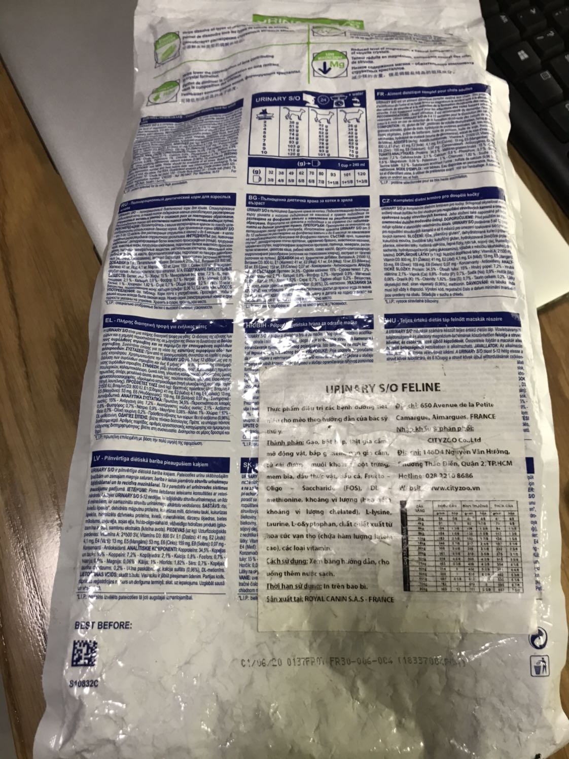 Lần đầu tiên mua đồ cho mèo ở Tiki.  Mình cũng rất tin tưởng vì thấy làvTiki Trading nhưng khi nhận hàng thì rất không hài lòng. Chủ quan như bao lần mua hàng trước không kiếm tra hộp khi nhận hàng nên bây giờ rất hối tiếc. hic
Tui thức ăn này rất nhàu nát, bị rách 1 lỗ ở phần đáy. 
Có lẽ sẽ không mua thức ăn cho mèo ở Tiki nữa.
Mong sớm nhâ Lần đầu tiên mua đồ cho mèo ở Tiki.  Mình cũng rất tin tưởng vì thấy làvTiki Trading nhưng khi nhận hàng thì rất không hài lòng. Chủ quan như bao lần mua hàng trước không kiếm tra hộp khi nhận hàng nên bây giờ rất hối tiếc. hic
Tui thức ăn này rất nhàu nát, bị rách 1 lỗ ở phần đáy. 
Có lẽ sẽ không mua thức ăn cho mèo ở Tiki nữa.
Mong sớm nhâ