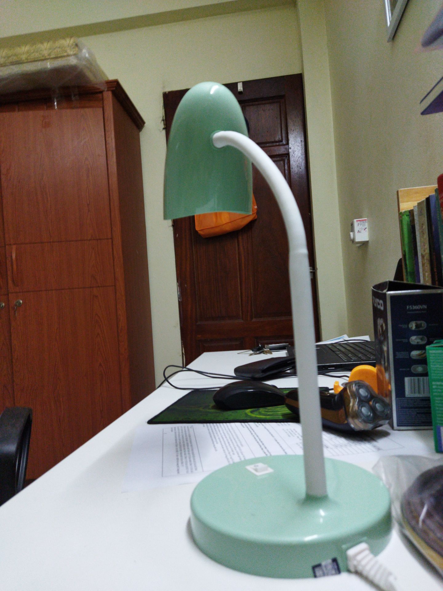 màu sắc ưng, đèn 6w nên ánh sáng vừa phải, lần sau mua mình sẽ chọn cái 7hay 9w gì đấy