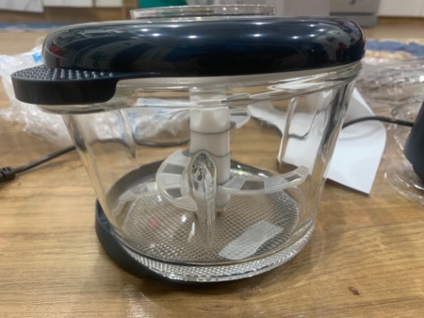 Tương đối ọp ẹp. Mình đã phân vân giữa con này và con bear. Nắp ko khít lắm đâu. Gioăng đế cũng lỏng lẻo