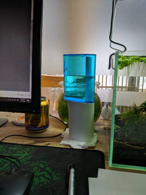 Vừa nhận hàng, và dùng thử luôn, rất hài lòng. Có ba nấc, nấc nhẹ nhất chỉ hơi rát khi xịt lệch vào lợi, còn nấc mạnh nhất thì xịt rát cả tay luôn, xịt ra ngoài tia đi rất xa, nước thì khá nhanh hết. Bạn nào sợ khó điều chỉnh nước vào kẽ răng, hay xịt lệch vào lợi, thì đừng sợ, rất rễ điều chỉnh tia nước trong miệng.