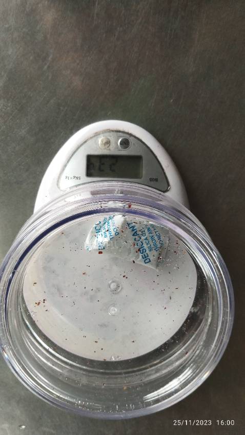 Cực kỳ dở tệ bà con chú ý sản phẩm này nó bán vỏ hộp ăn tiền rao bán 500 g hạt điều mà cái vỏ hết 234 g rồi