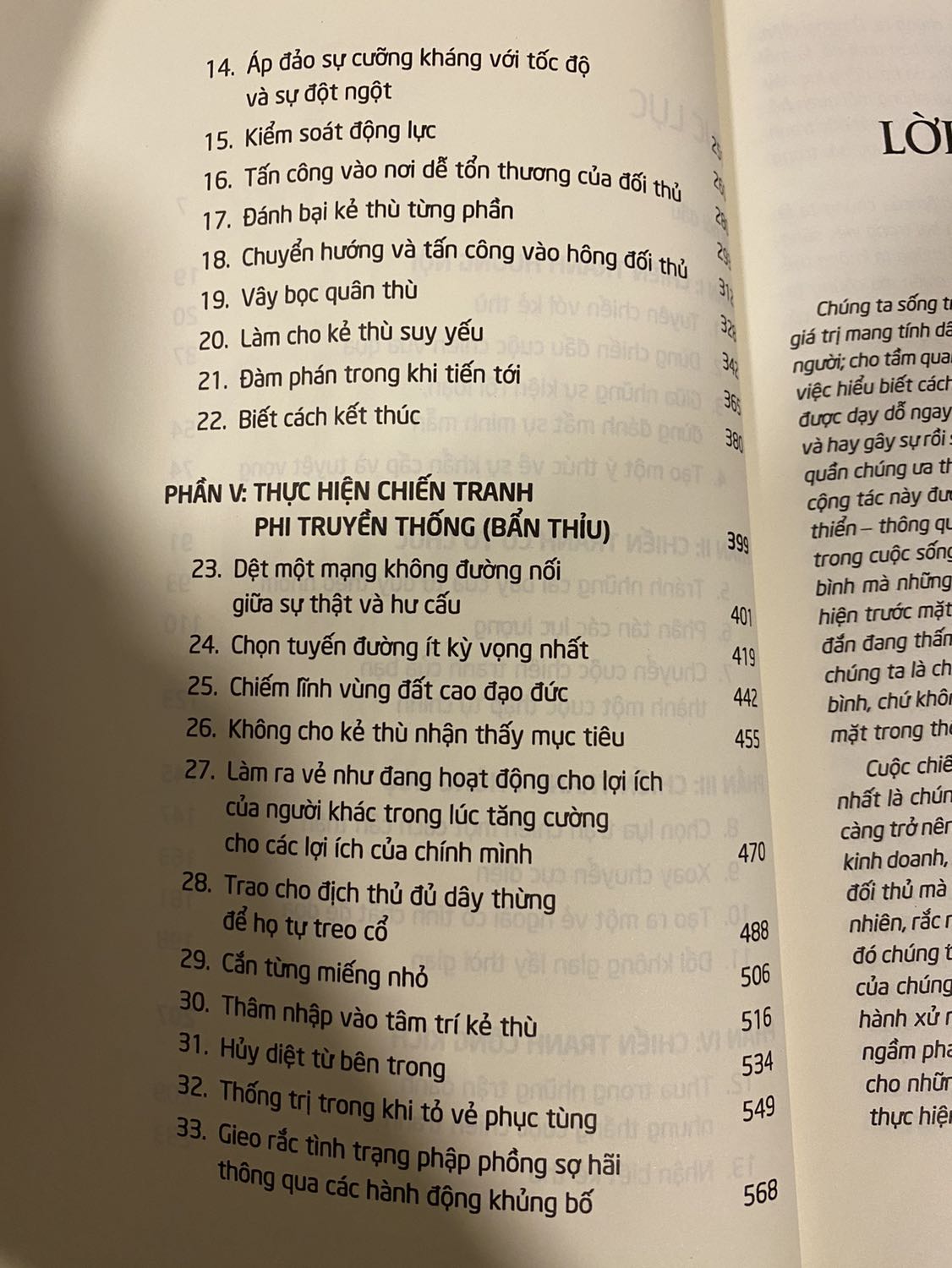 Nội dung sách rất tuyệt vời và cuốn hút. Tất cả các bộ sách của tác giả Robert Greene viết đều đỉnh, mình đặt mua không bỏ sót cuốn nào. Lúc đầu nghe tựa sách về chiến tranh cứ nghĩ đọc sẽ khô khan và nặng nề, nhưng không ngờ khi đọc xong lại hay và hấp dẫn đến thế, các bài học trong sách đều giá trị cho cuộc sống.