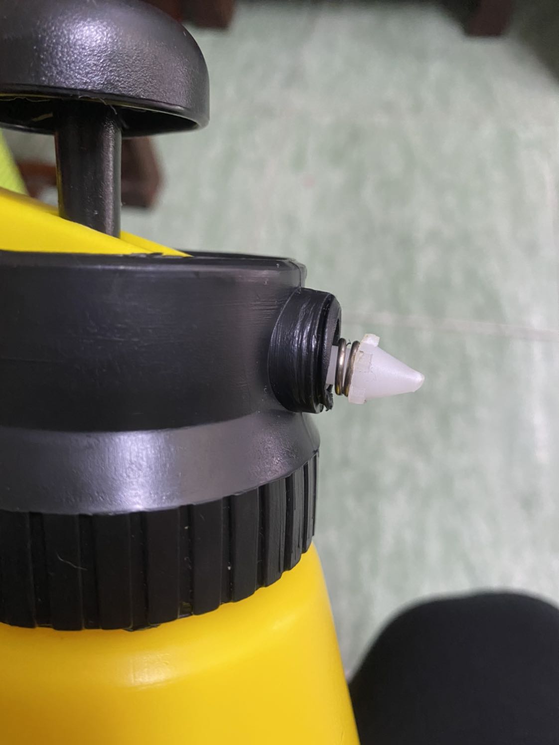 Sản phẩm lỗi. Ko có ren lắp vòi vào, phí thời gian