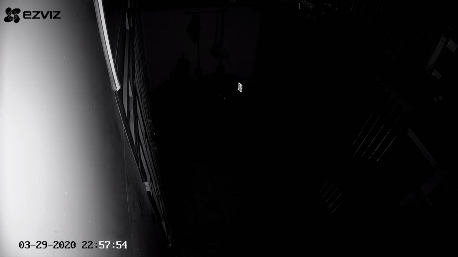 Mới mua về đã bị hư hồng ngoại. Nhờ tiki liên hệ lấy hàng đi bảo hàng giúp mình. Cảm ơn.