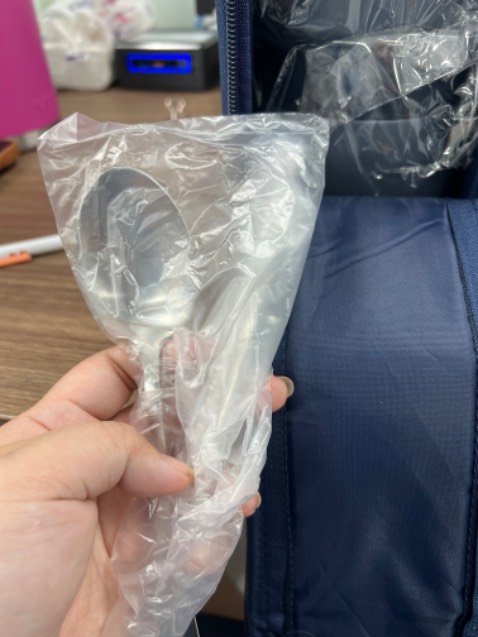 Hộp cơm chắc chắn, gọn gàng, ko bị đổ thức ăn ra ngoài. Tuy nhiên giữ nhiệt chưa được ưng ý lắm. Canh nóng 7h cho vào đến 12h thì còn ấm, nhưng cơm và đồ ăn khác thì bị nguội.