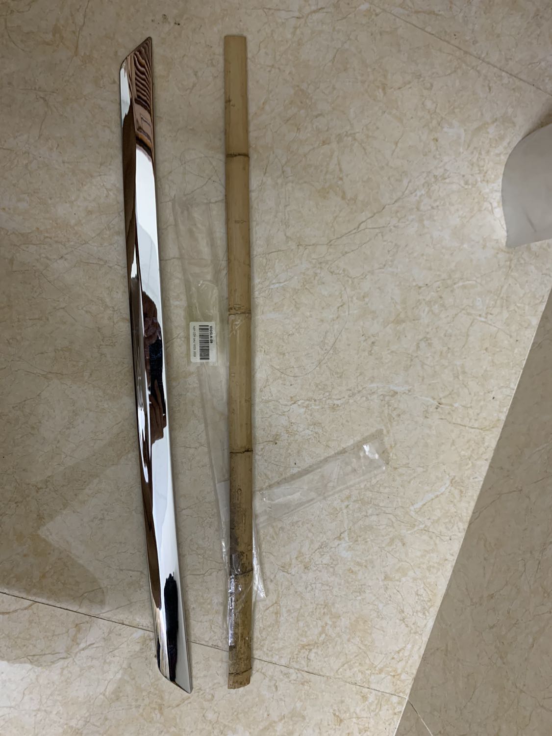 Shop gửi sai mẫu, may mà vừa không lại mất công gửi trả, lần sau gửi mẫu khác nên nhắn cho kh trước