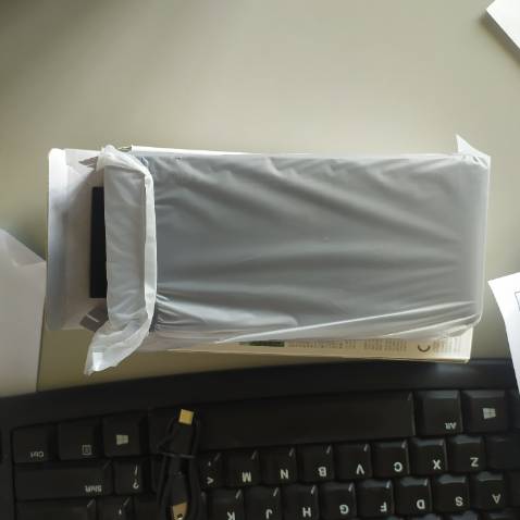 Shop đóng gói rất cẩn thận, hàng mới nguyên tem chưa bóc hộp. Sản phẩm tuyệt vời không có gì chê được.