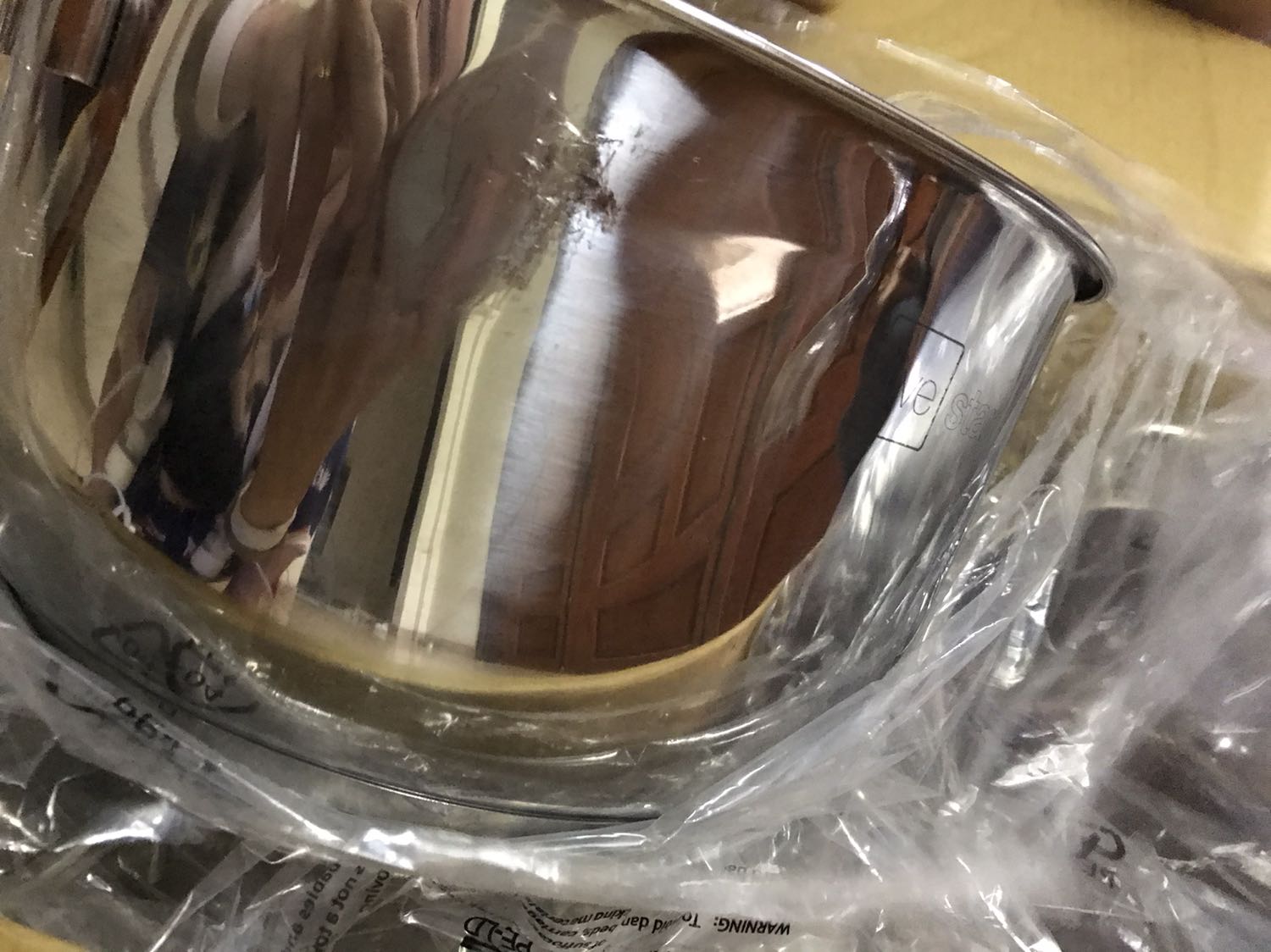 Gửi lại hàng lần 2 bị móp méo, không giống yêu cầu. Thu hồi mà gửi lại vẫn thế.